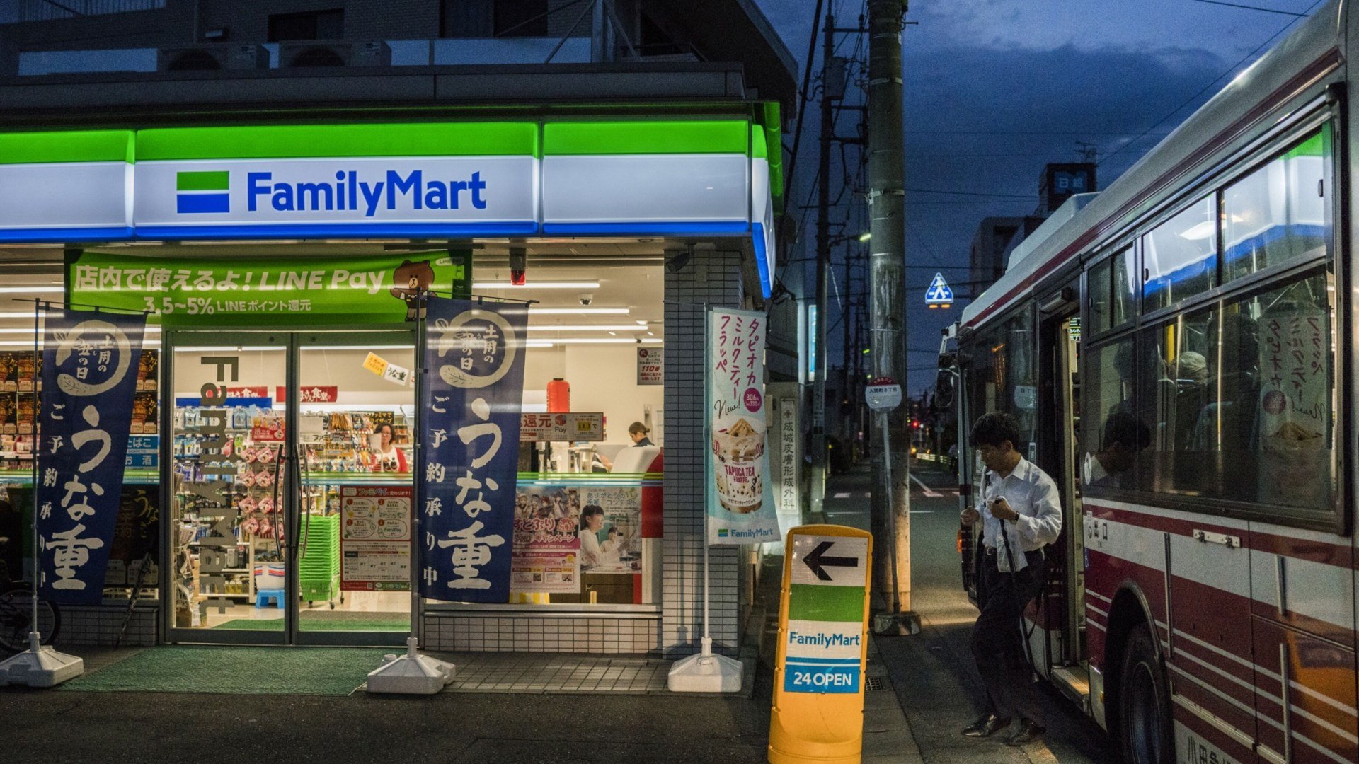 Family Mart Minimarket Asal Jepang, Beroperasi 11 Tahun di Indonesia