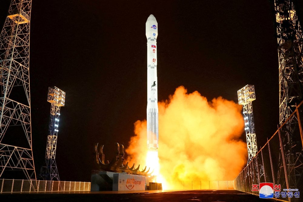 Korea Utara Gagal Luncurkan Satelit Mata-mata, Roket Meledak di Udara