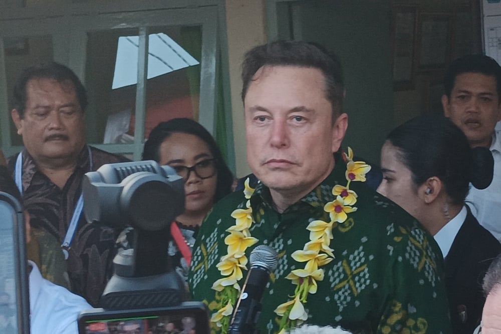 Lagi, Elon Musk Pakai Batik Bomba dari Daerah Nikel Terbesar di Indonesia