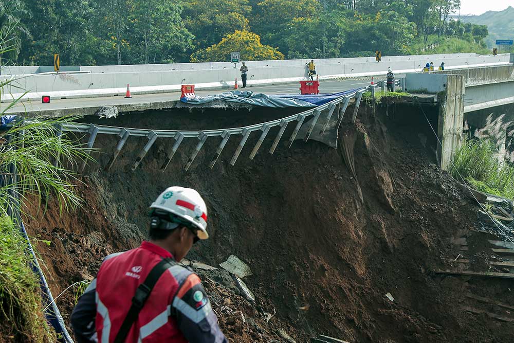 PUPR Kebut Perbaikan Tol Bocimi yang Longsor, Kapan Rampung?