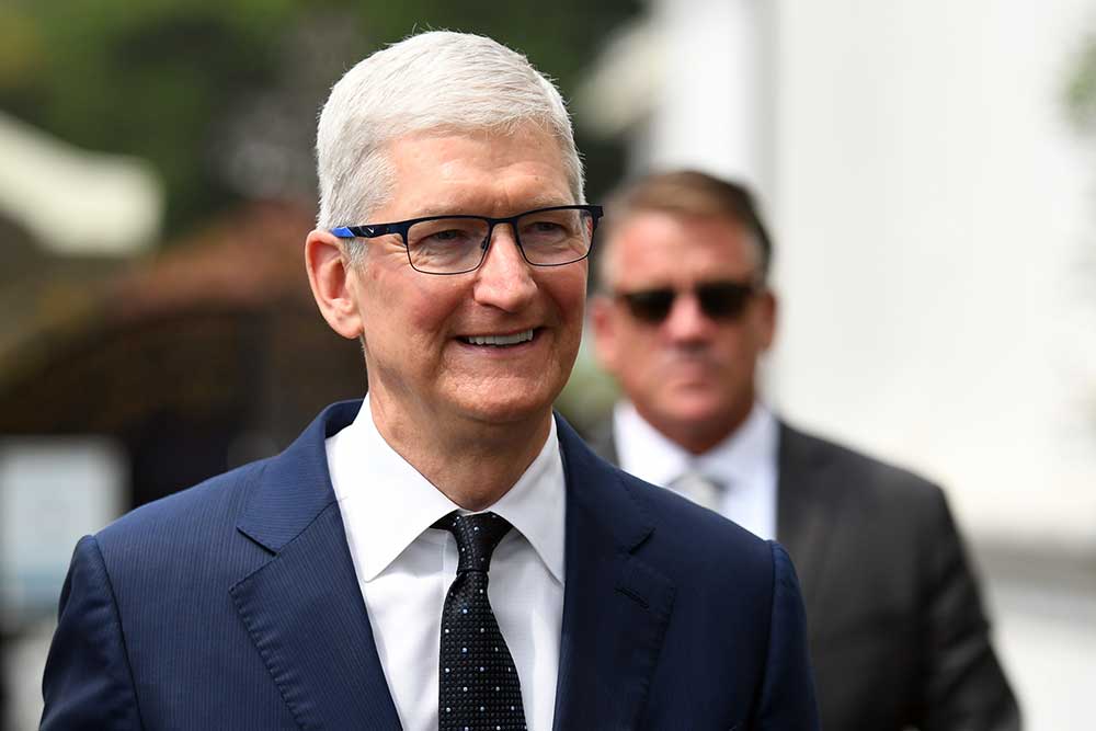 Tim Cook Full Senyum, Penjualan Apple di China Melonjak 52% April 2024