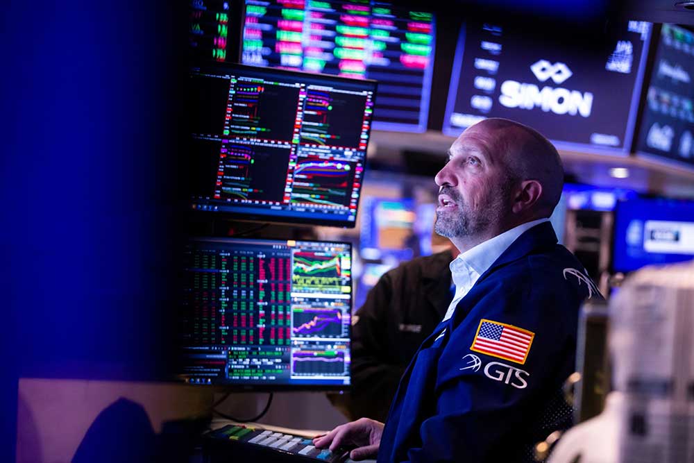 Wall Street Jatuh, Investor Khawatir Inflasi Tunda Penurunan Suku Bunga The Fed