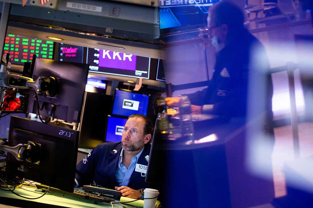 Wall Street Terkoreksi Selagi Bursa Saham Eropa Meletup-Letup