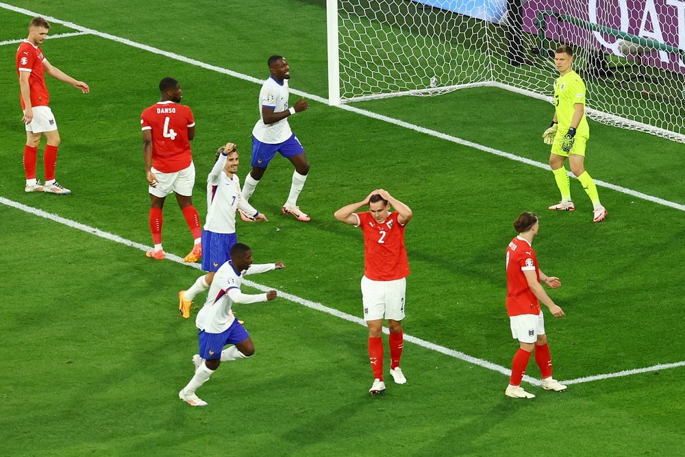 Hasil Austria vs Prancis Babak Pertama: Tim Ayam Jantan Unggul Berkat Gol Bunuh Diri