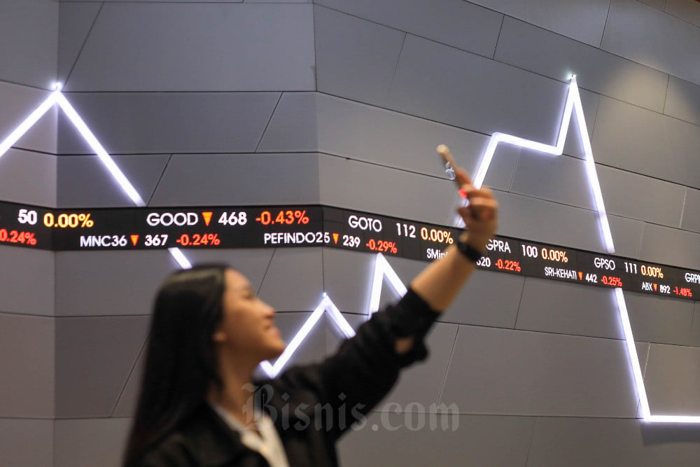 IHSG Dibuka Turun Tipis ke 6.830, Saham BBRI, GOTO dan BBCA Paling Laris