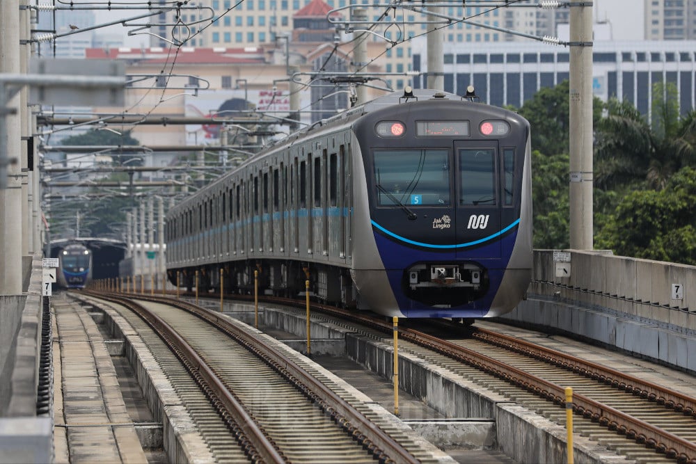 Kronologi Lengkap Insiden Besi Crane Jatuh di Jalur MRT Jakarta