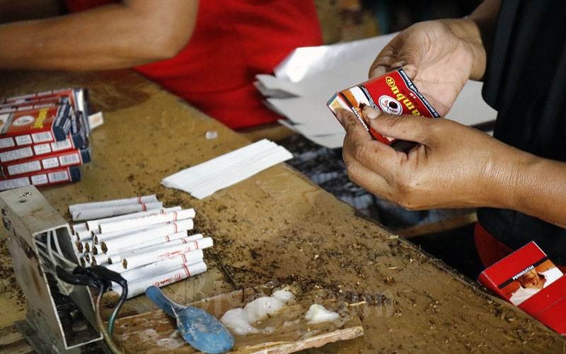 Pekerja Industri Rokok Terancam PHK Massal, Ini Penyebabnya