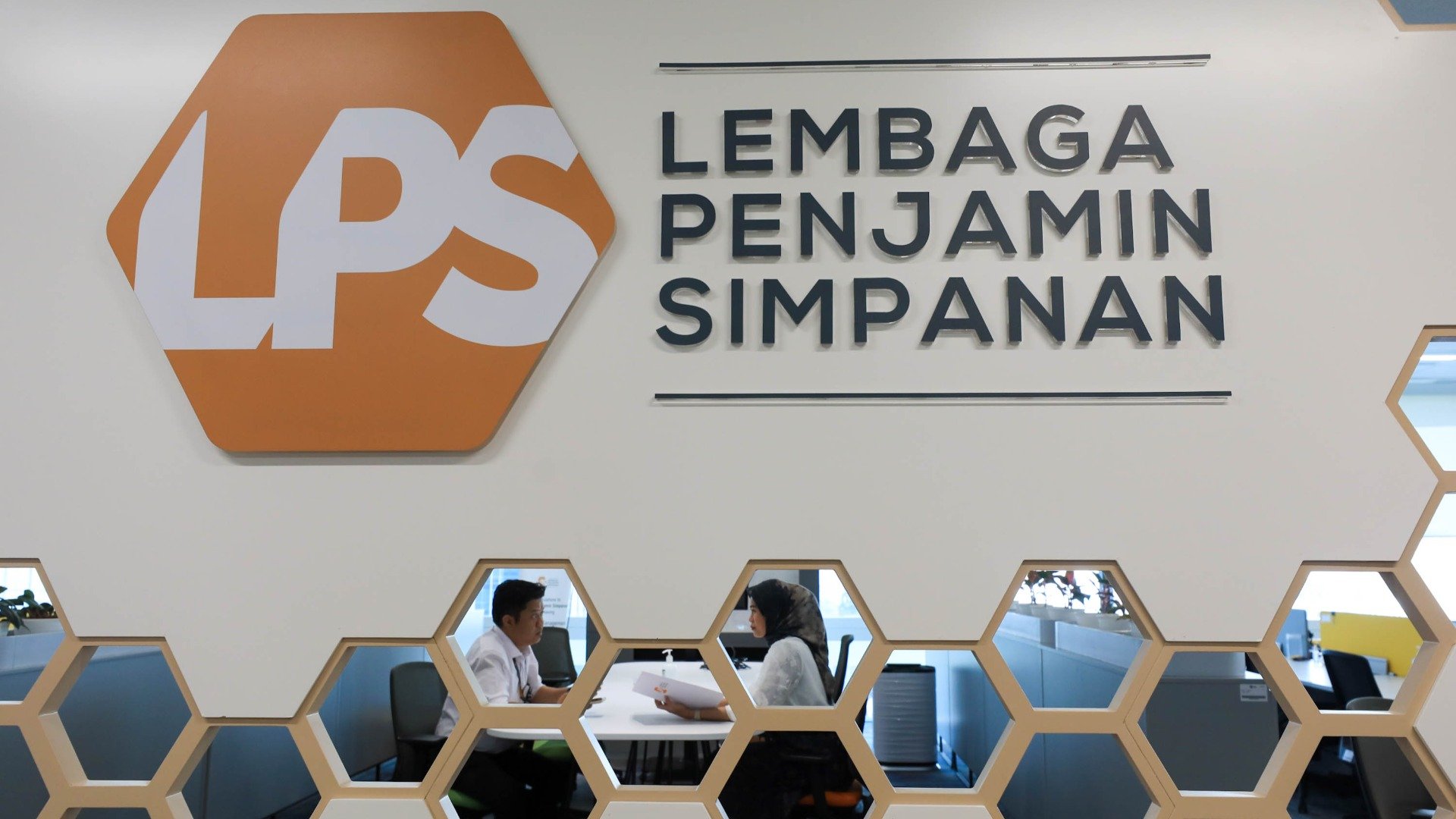 Sejumlah Bank Kerek Bunga Deposito, Ketika NPL Menghadang