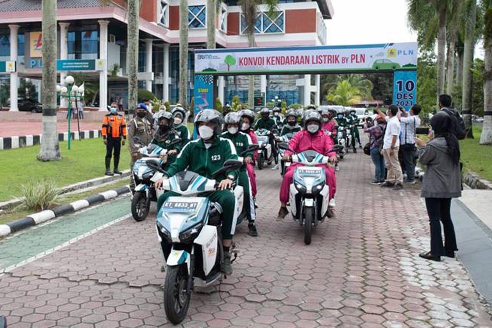 Selis (SLIS) Pasok 10.000 Motor Listrik Buat Driver Ojek Online