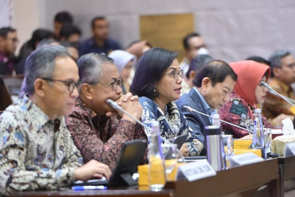 Sri Mulyani Todong Bos OJK: Literasi dan Inklusi Keuangan Harus 100%