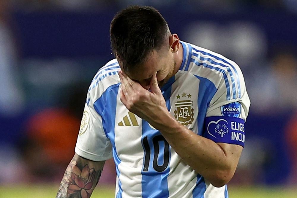 Hasil Argentina vs Kolombia: Ini Foto-foto Messi Menangis Setelah Diganti