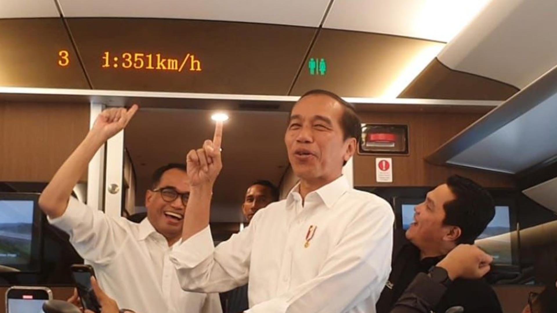 Kereta Cepat Kebanggaan Jokowi Bikin 2 BUMN Rugi Triliunan, Salah Siapa?
