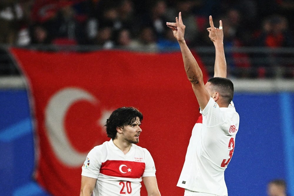 Pahlawan Kemenangan Turki Terancam Sanksi UEFA karena Selebrasi Berbahaya