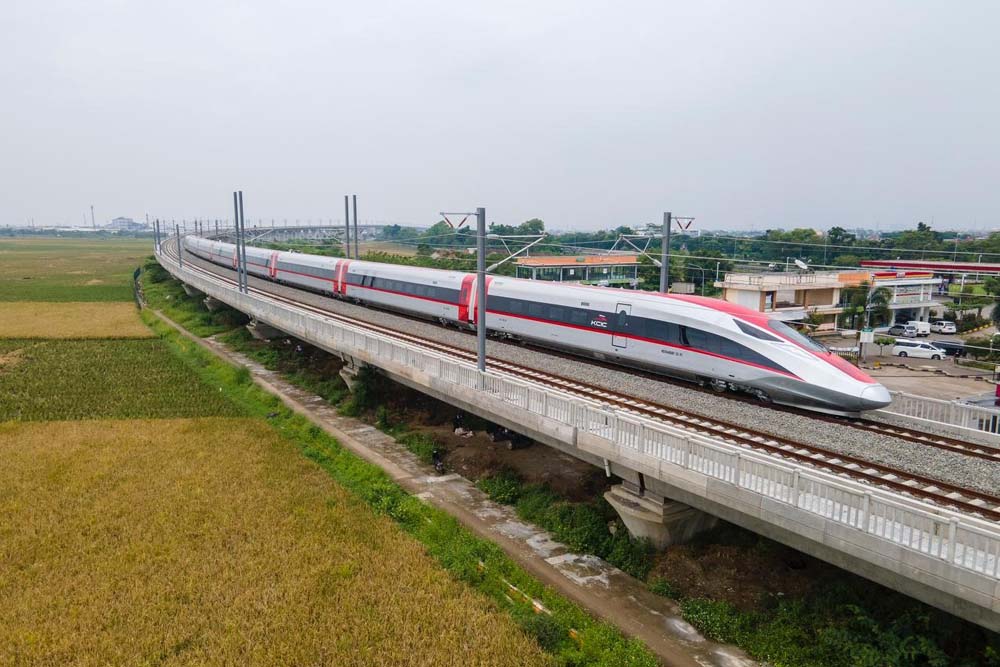 BUMN Catat Tren Penumpang LRT dan Whoosh Awal 2024 Sempat Drop