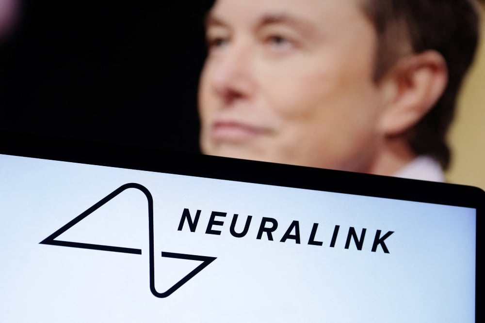 Elon Musk Pamer Cip Neuralink Berhasil Ditanamkan ke Otak Pasien Kedua