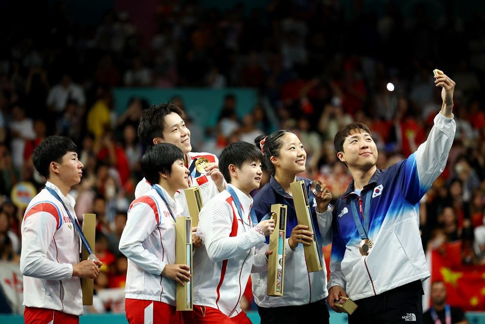 Foto Bersama Pemain Tenis Meja Korsel-Korut di Olimpiade Paris Jadi Viral