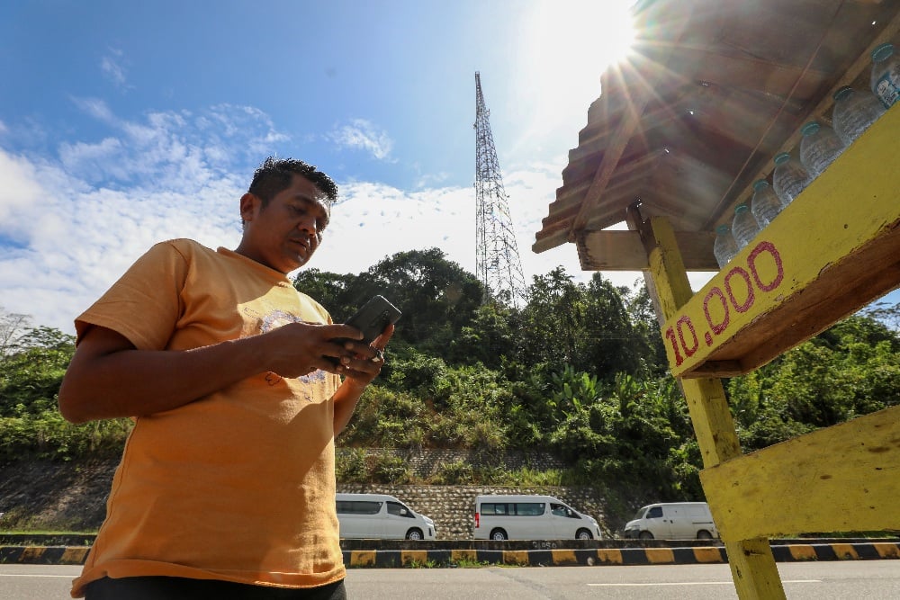 Internet Telkomsel, ISAT, EXCL dan FREN Semester I/2024, Siapa Paling Lelet?