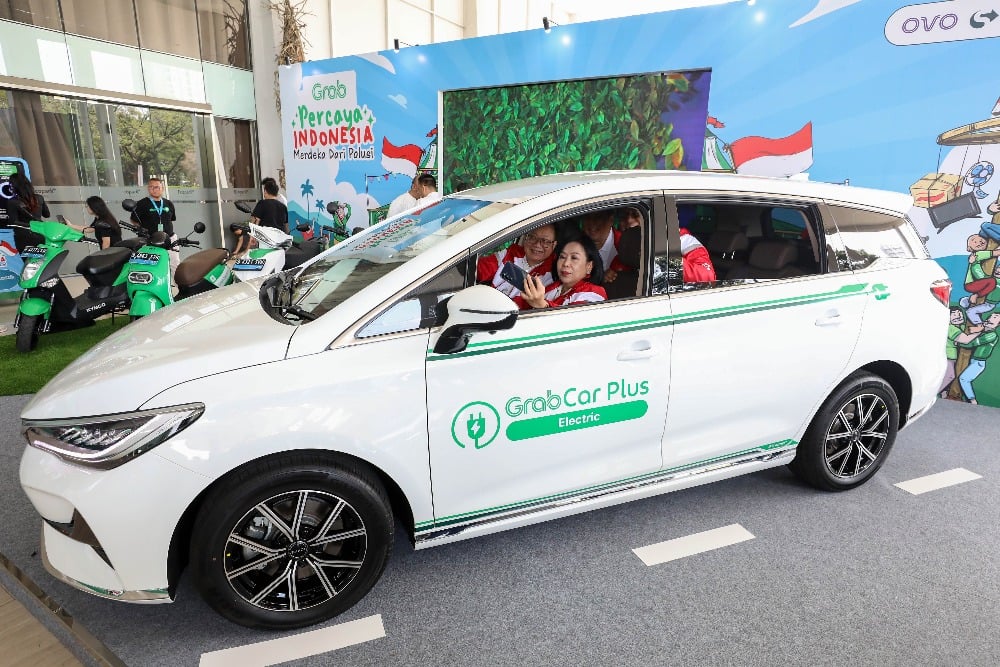 Menhub: Driver Grab Electric Berpotensi Dapat 'Gaji' Rp12 Juta per Bulan