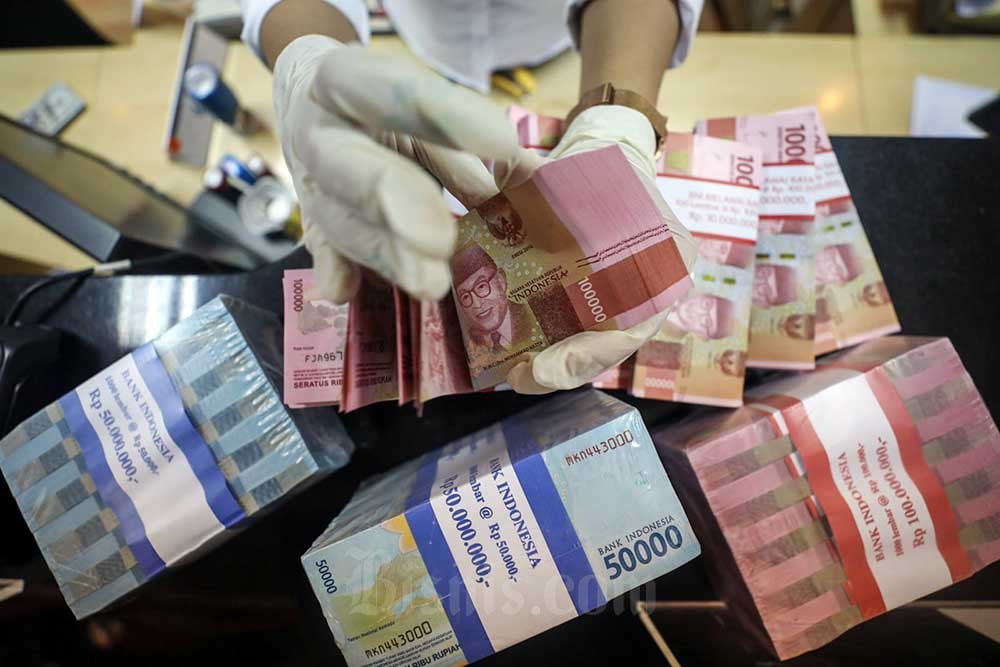 Rupiah Dipatok Rp16.100 pada 2025, Subsidi hingga Bunga Utang Bisa Bengkak