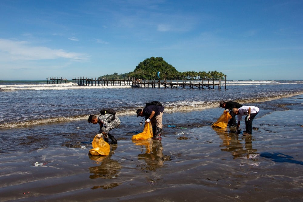 Pemerintah Diminta Cabut Aturan Pengelolaan Hasil Sedimentasi di Laut