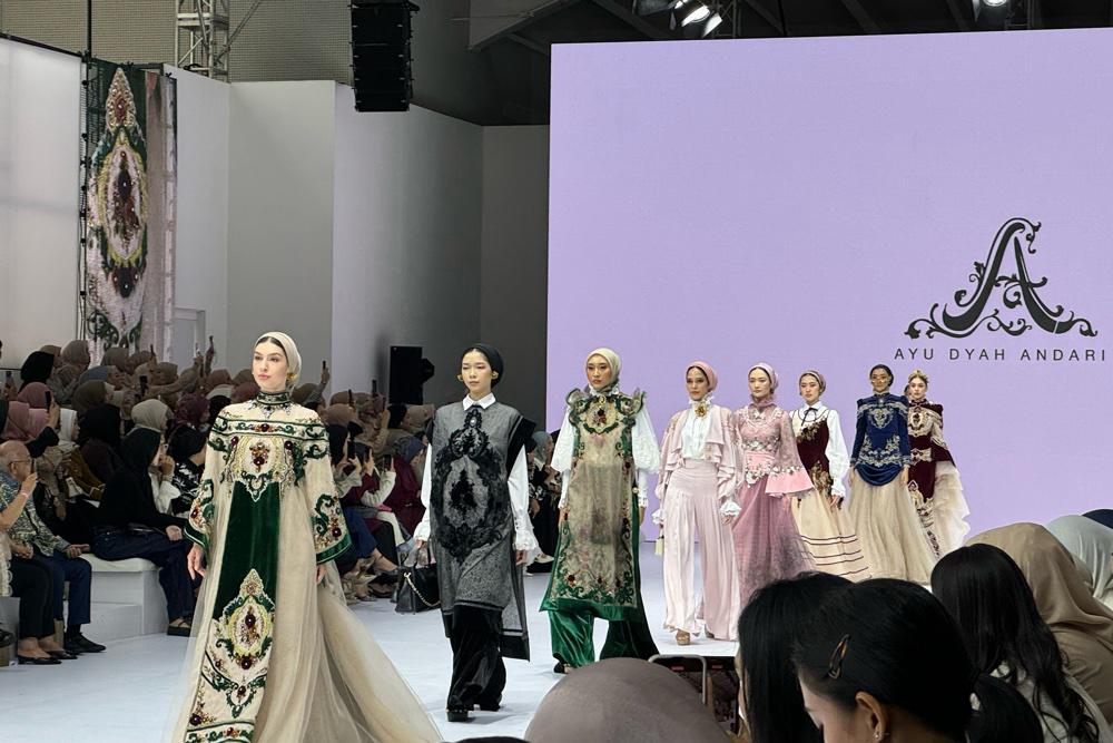 Kolaborasi Heaven Lights, Artkea Colours, Ayu Dyah Andari, dan BM Textile di JFW 2025