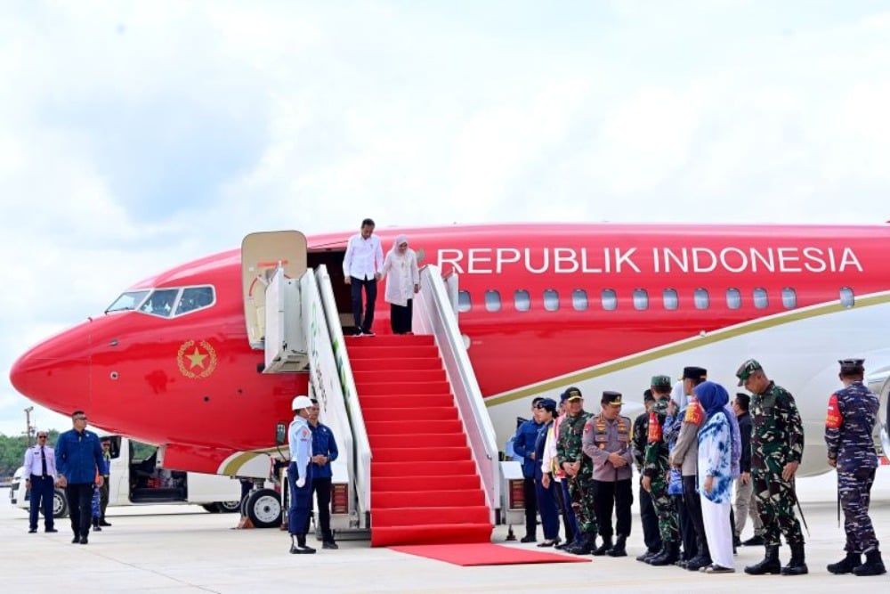 Pesawat Kepresidenan Boeing 737-800 Sukses Mendarat Perdana di Bandara IKN