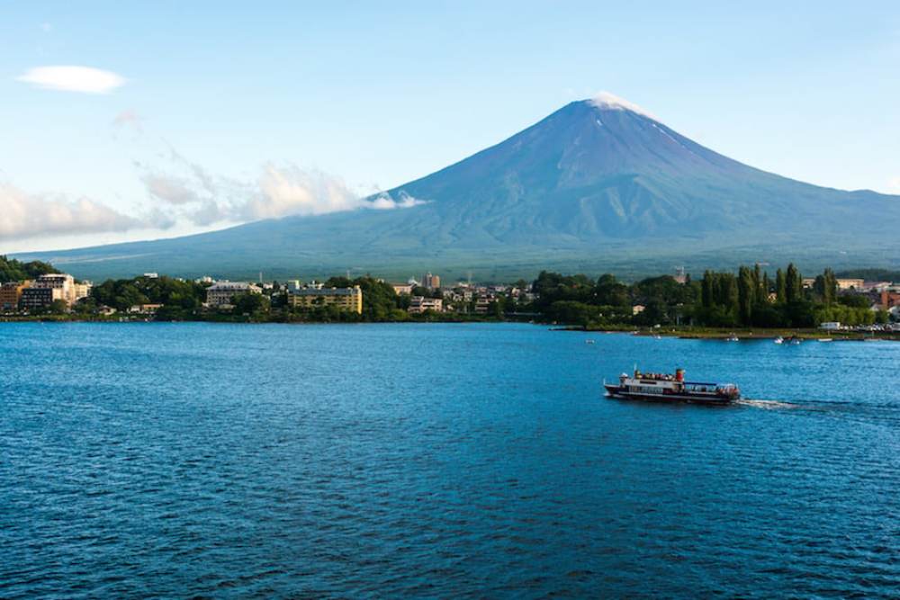 Akhirnya Salju Turun di Gunung Fuji