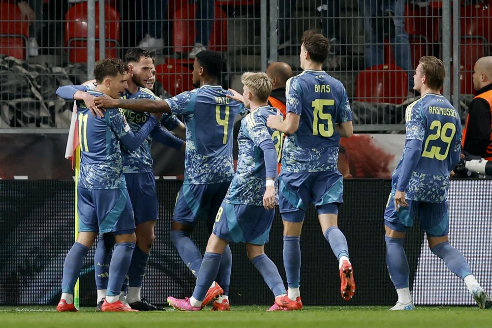 Mulai Musim Depan Ajax Bakal Pakai Logo Klasik Bersejarah